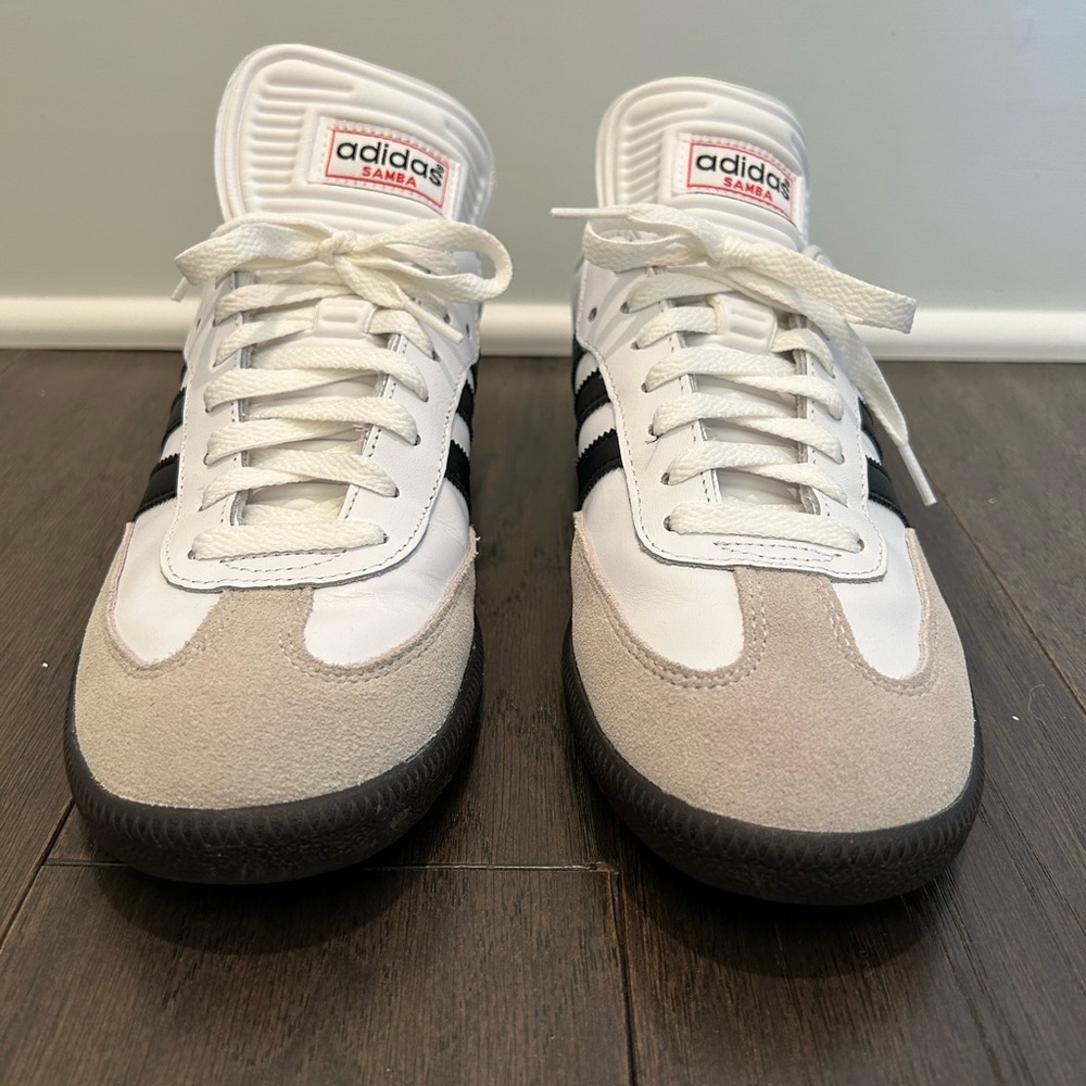 Adidas classic white Sambas soccer shoes in size 9.